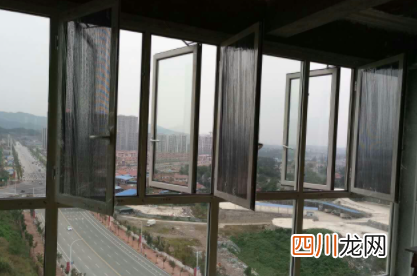 外墙漆粘在窗户上怎么清洗