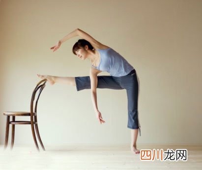 办公室桌边腿部锻炼妙招