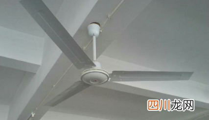 楼下吊扇一开家里嗡嗡响怎么回事