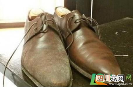 皮鞋长白色霉怎么办