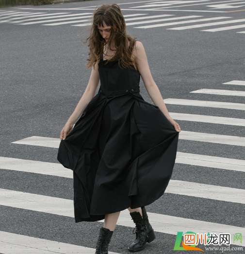 背带裙背带断了还能穿不