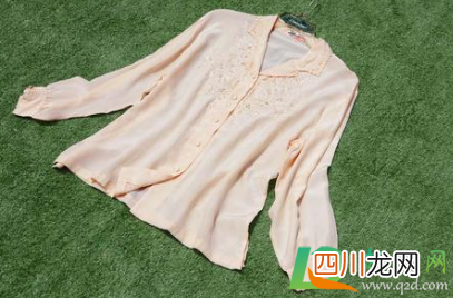 新买的桑蚕丝衣服深色的要用盐水泡吗
