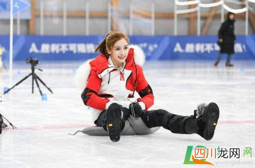 滑雪服要自己带吗