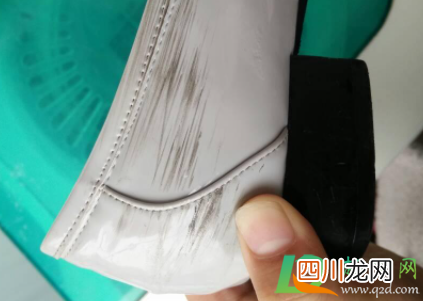 白皮鞋的黑道子怎么清洗