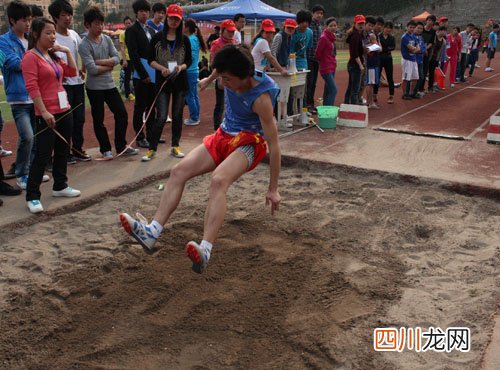 采用标记跑提高跳远助跑的准确性
