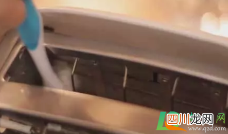 多士炉里面的渣渣怎么清理
