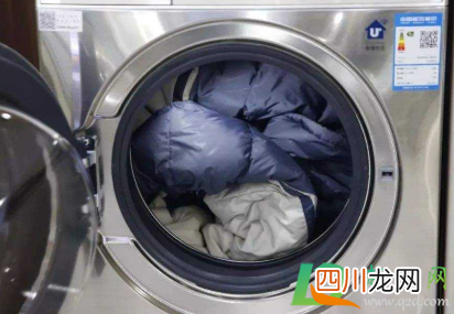 滚筒洗衣机上的黑色脏东西是什么