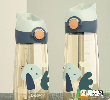 吸管杯吸水时为什么会有声音