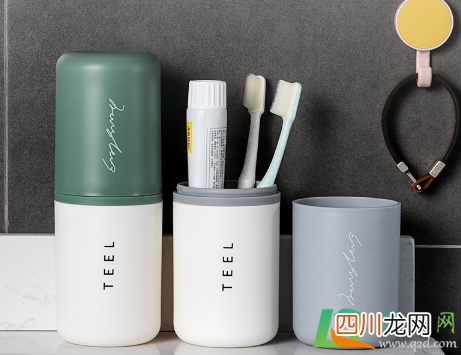 为什么牙缸里有黑色的