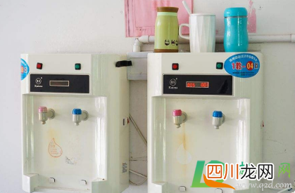 饮水机出来的水脏怎么办
