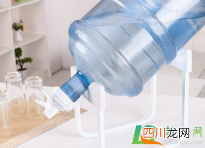饮水机出来的水脏怎么办