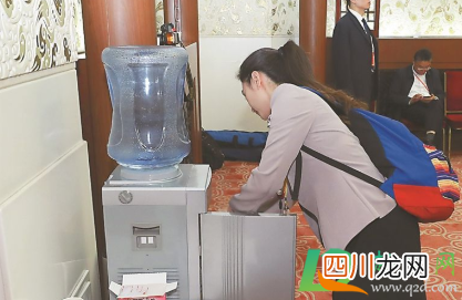 饮水机出来的水脏怎么办