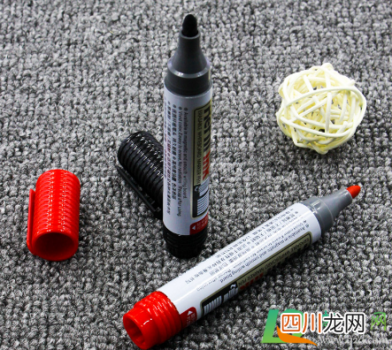白板笔跟油性笔一样吗