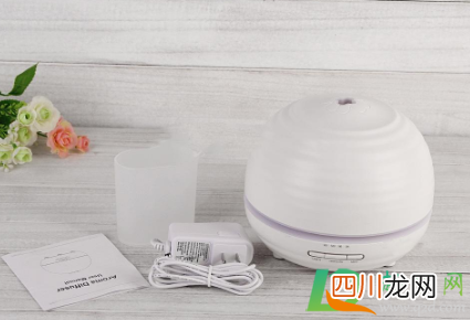 加湿器可以用香水代替精油吗