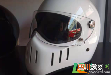 头盔挡风玻璃起雾怎么处理