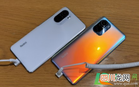 红米k40和k40pro屏幕一样吗