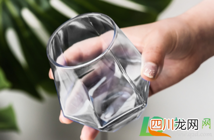玻璃杯怎么处理才不会炸