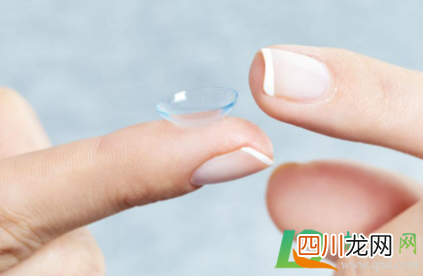 隐形可以泡矿泉水里面吗