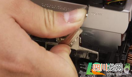 cpu风扇卡扣怎么拆