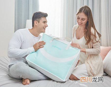 睡觉抱枕是镂空好还是不镂空好
