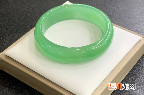 独龙玉好还是翡翠好