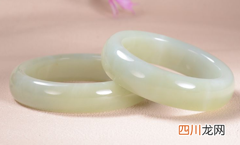 翡翠长期泡在水里会越来越透吗