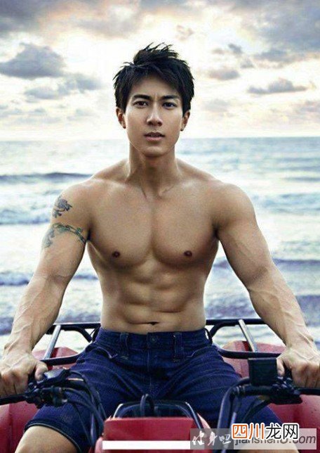 一招练出吴尊般性感胸部