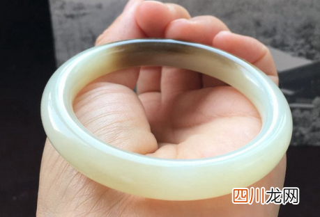 石英岩玉和翡翠有什么区别