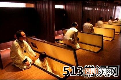 解读梦见活人躺在棺材里需注重梦境变化