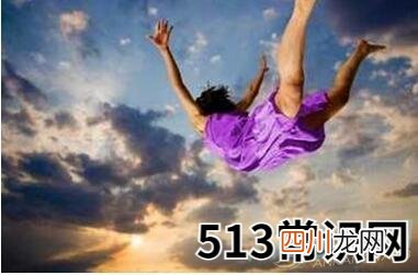 梦见亲人从高处摔下的象征意义是什么？