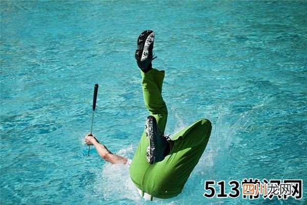 做梦梦见掉进水里的寓意象征