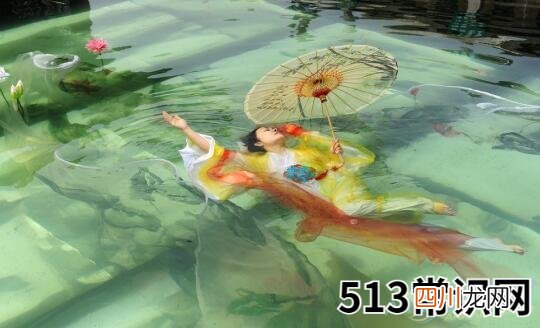图文 做梦梦见在水中飘好不好？注意梦境变化