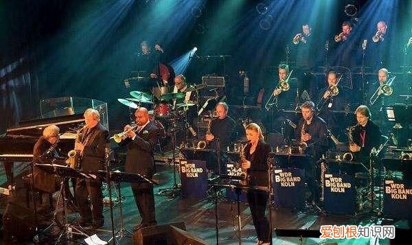 爵士乐的风格特点是什么，爵士音乐的风格是什么样的？