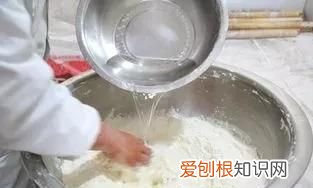 泡打粉的正确使用方法和量,泡打粉的正确使用方法需要热水么