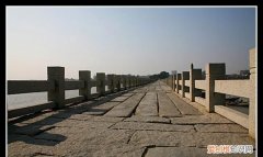 洛阳桥位于哪里，新洛阳桥为双向几车道？