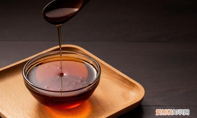 纯芝麻香油和小磨香油有何区别，小磨香油与芝麻香油的区别