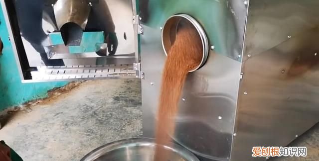 纯芝麻香油和小磨香油有何区别，小磨香油与芝麻香油的区别