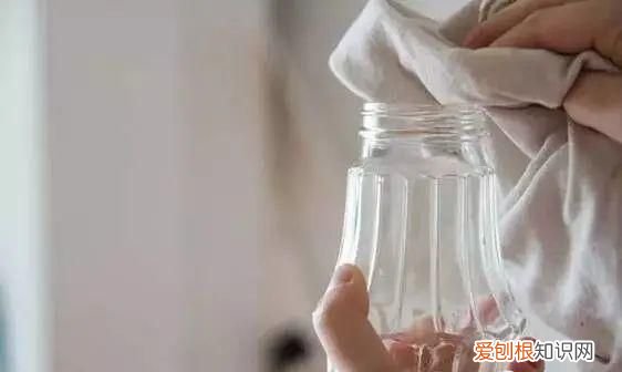 酒精去除污渍使用什么方法,用什么可以去除酒精的污渍