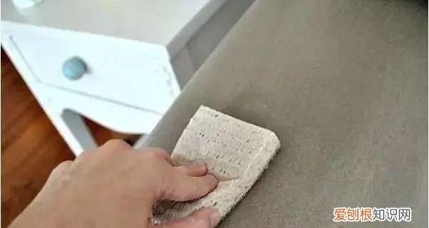 酒精去除污渍使用什么方法,用什么可以去除酒精的污渍