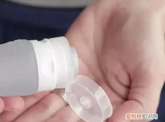 酒精去除污渍使用什么方法,用什么可以去除酒精的污渍