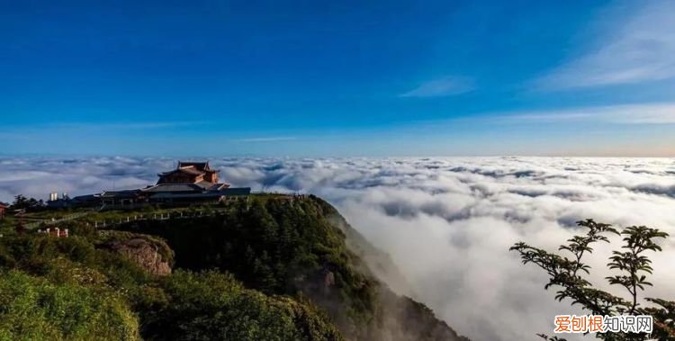 峨眉山的由来，金五台、银普陀、铜峨眉、铁九华之说的由来