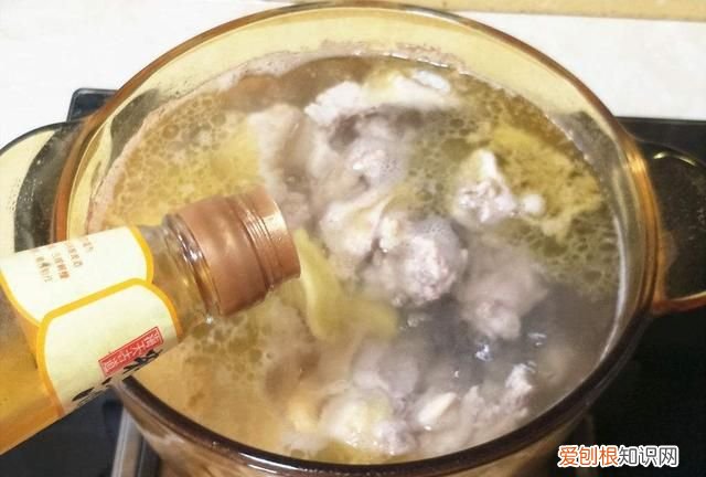 炖鸡汤时切记三不放