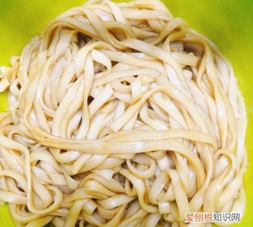 面条就蒜下一句,蒜焖面条蒜汁怎么调制