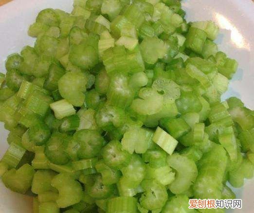 牛肉馅里放什么菜好吃，牛肉和什么菜一起包饺子好吃