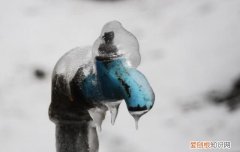 地下水管冻住了怎么办，冬季下水管冻住了怎么办