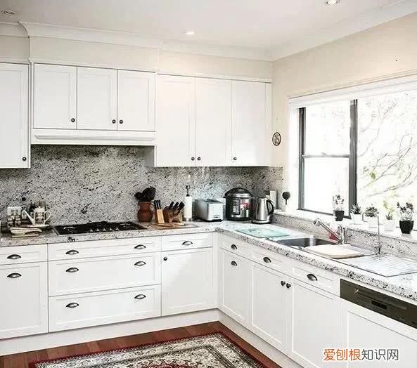 地板砖上有必要铺地毯，如何判断瓜子是否有滑石粉