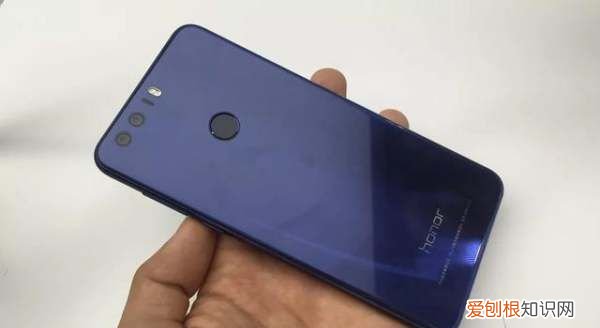 荣耀系统为什么不用EMUI了，现在荣耀还在使用华为系统