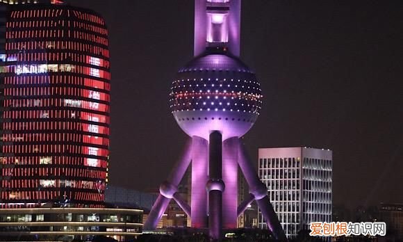 东方明珠几点亮灯