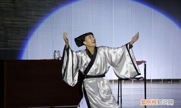 范进中举疯掉的原因,范进中举后当了多大的官