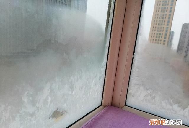 冬天窗户玻璃透寒气怎么办